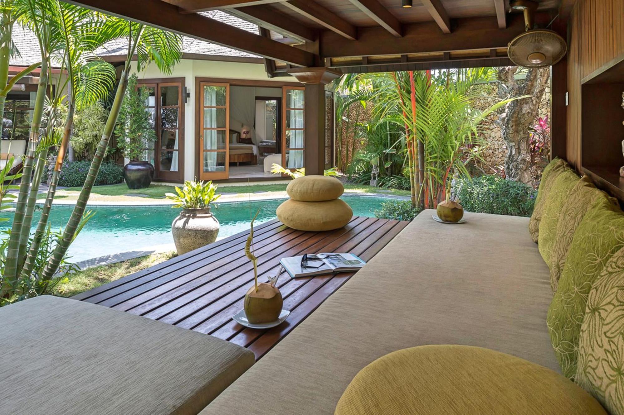 Lataliana Seminyak Villa Exterior photo
