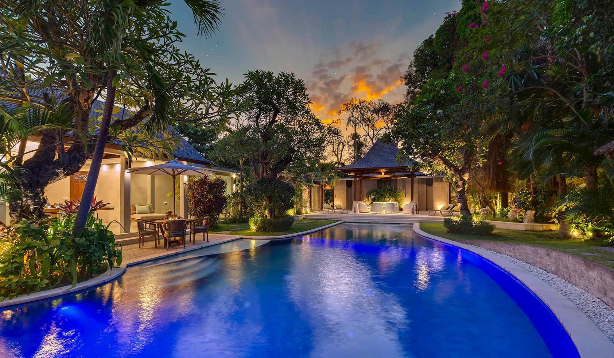 Lataliana Seminyak Villa Exterior photo