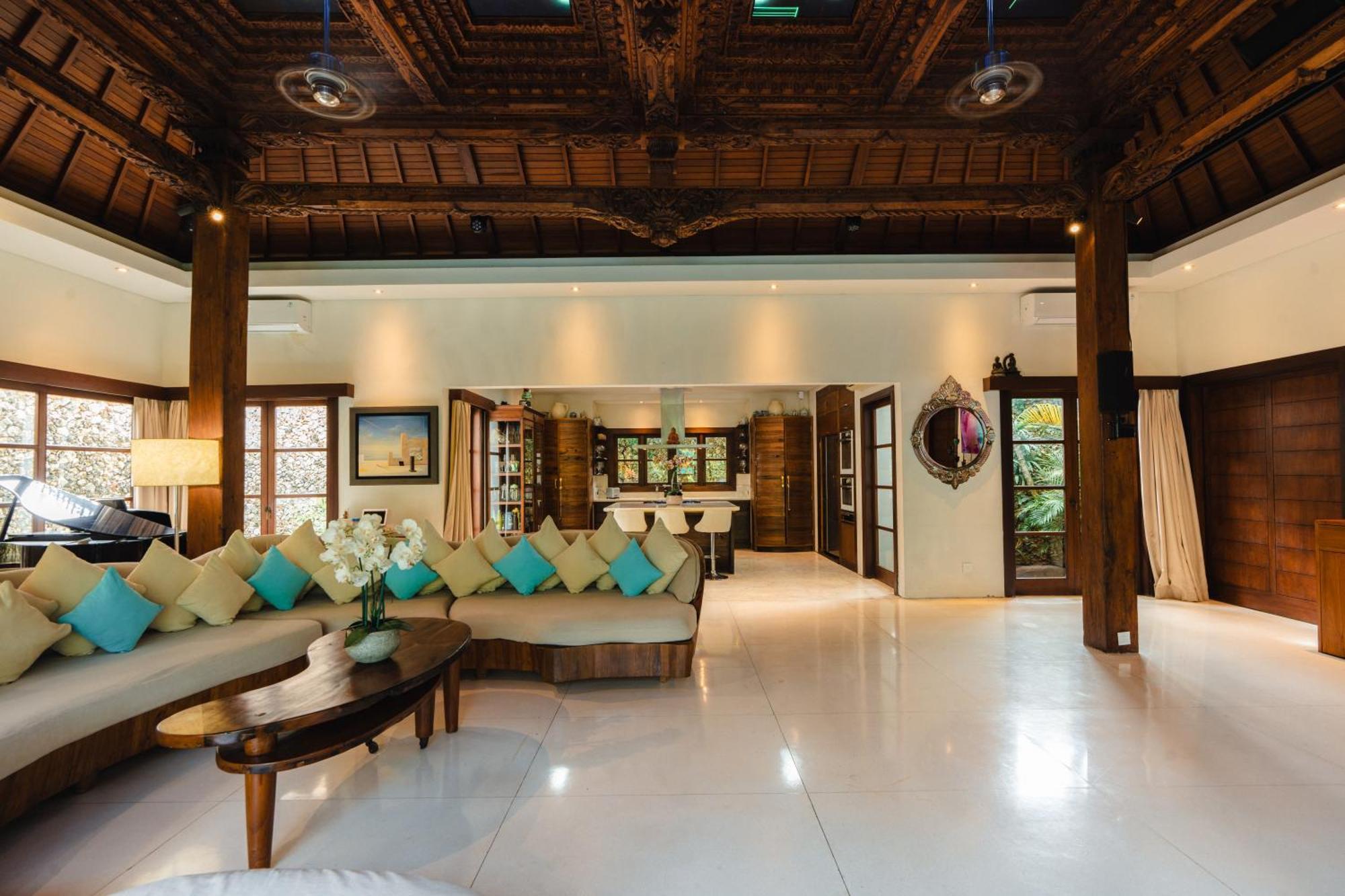 Lataliana Seminyak Villa Exterior photo